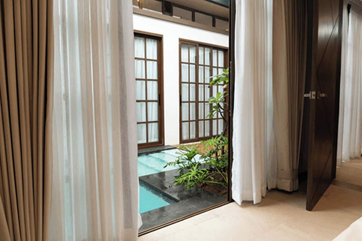 Premier Villa | Desk, laptop workspace, iron/ironing board, free WiFi