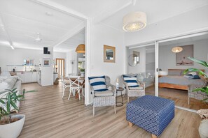 3 makuuhuonetta, työpöytä, silitysrauta/-lauta, ilmainen Wi-Fi