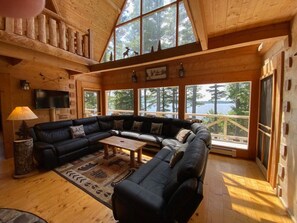 TV, caminetto, tavolo da calcetto, tavolo da ping pong