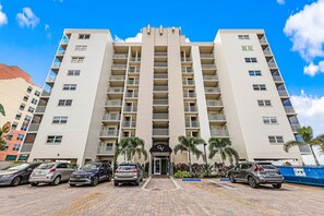 Exterior - Irresistible Beach Life, Spectacular Sunsets - FMB - Condo Sunset Vista - Roelens (Fort Myers Beach)