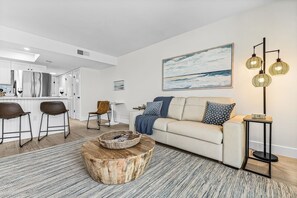 Smart TV - Irresistible Beach Life, Spectacular Sunsets - FMB - Condo Sunset Vista - Roelens (Fort Myers Beach)
