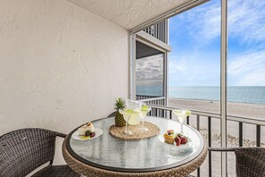 Dining - Irresistible Beach Life, Spectacular Sunsets - FMB - Condo Sunset Vista - Roelens (Fort Myers Beach)