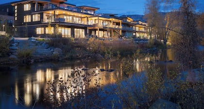 Spacious 6 Bdrm Riverfront House Down TWN