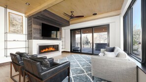 Interior - Spacious 6 Bdrm Riverfront House Down TWN (Steamboat Springs)