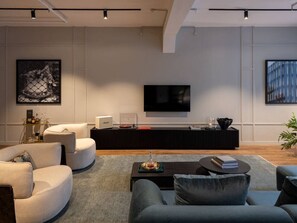 TV, stereo - Modern Auckland Luxury – Premium Appliances (Auckland)
