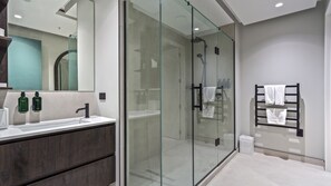 Hair dryer, towels - Luxe Accessible Haven | 2 Bed 2 Bath | Suite (Auckland)
