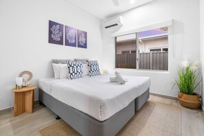 4 Schlafzimmer, Schreibtisch, WLAN