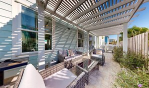 Terrace/patio - Gated in Village Walk, 2 Shared Heated Pools, Parking for 2, Pets Allowed (Port Aransas)