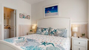 3 bedrooms, free WiFi, bed sheets - Gated in Village Walk, 2 Shared Heated Pools, Parking for 2, Pets Allowed (Port Aransas)