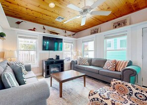 TV - Gated in Village Walk, 2 Shared Heated Pools, Parking for 2, Pets Allowed (Port Aransas)