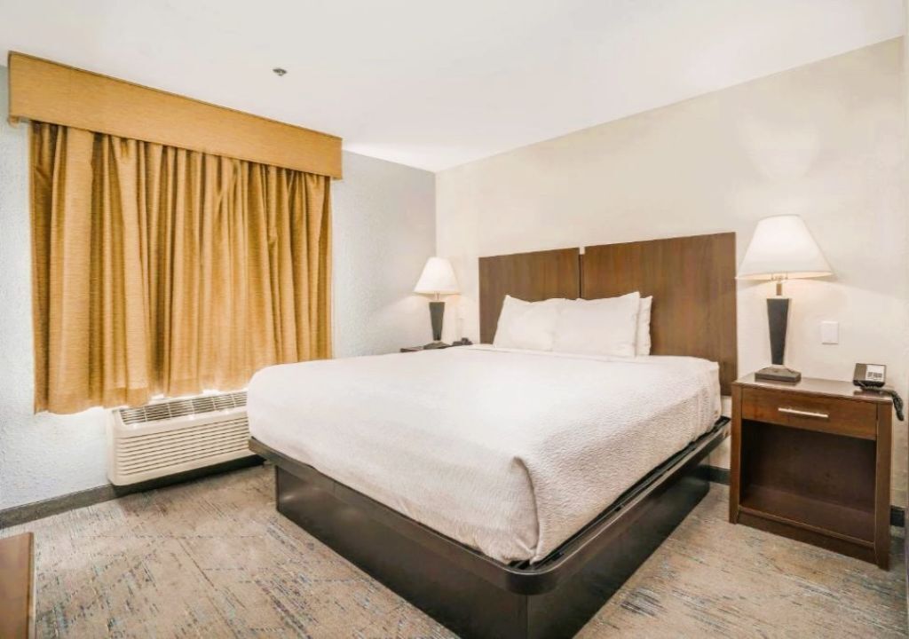 Desk, blackout drapes, iron/ironing board, free WiFi