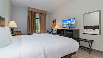 Escritorio, cortinas opacas, tabla de planchar con plancha y wifi gratis