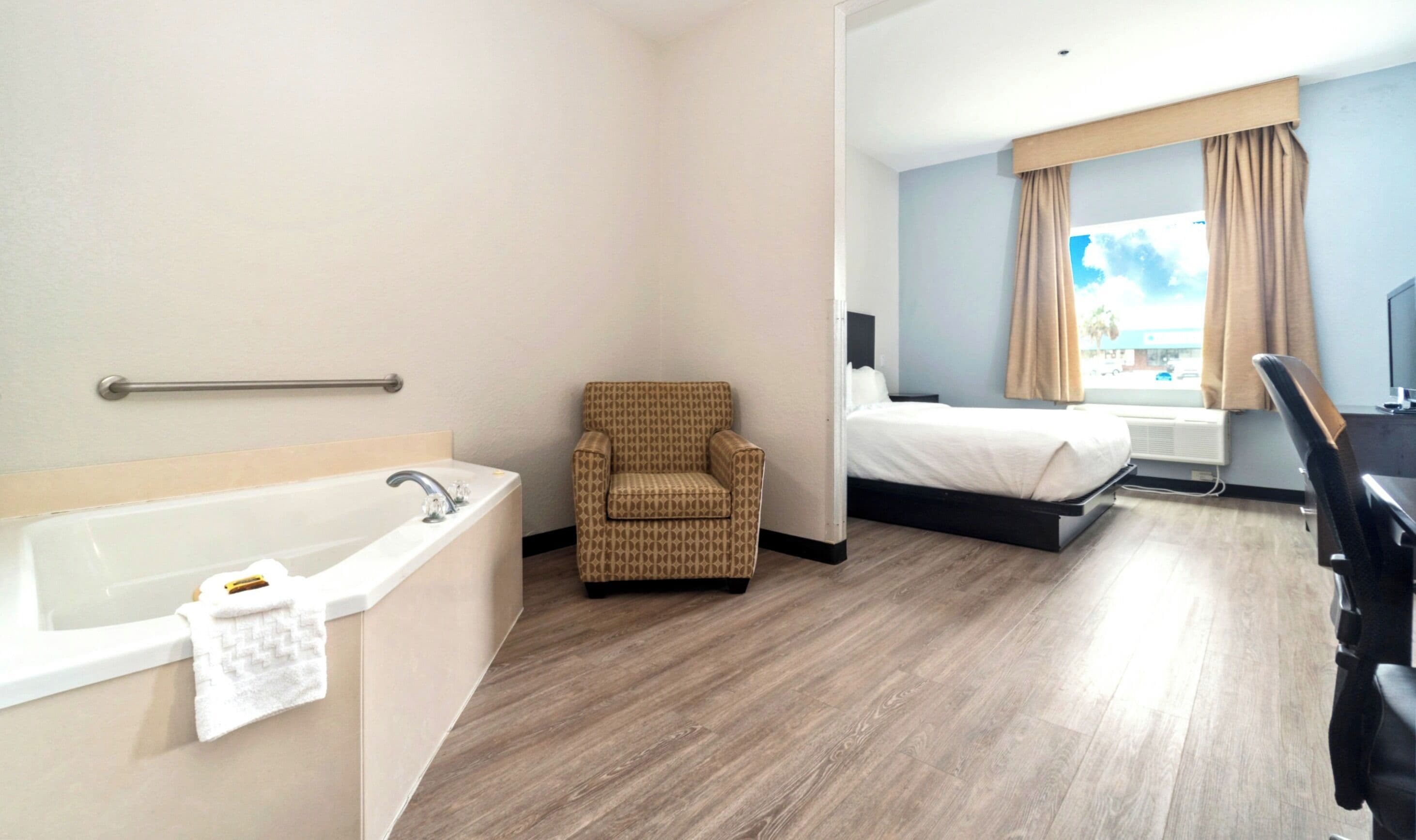 Deluxe Room, 1 King Bed, Mobility Accessible, Jetted Tub | Desk, blackout drapes, iron/ironing board, free WiFi