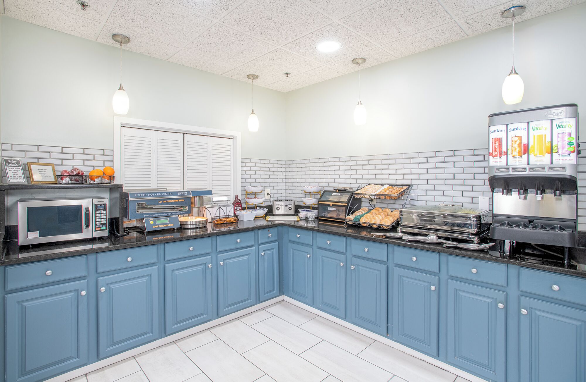 Free daily buffet breakfast 