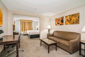 Deluxe Studio Suite, 1 King Bed with Sofa bed | Desk, blackout curtains, iron/ironing board, free WiFi - The Windstar Hotel - Near Emerald Isle (Cedar Point)