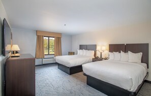 Desk, blackout curtains, iron/ironing board, free WiFi - The Windstar Hotel - Near Emerald Isle (Cedar Point)