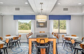 Free daily buffet breakfast  - The Windstar Hotel - Near Emerald Isle (Cedar Point)