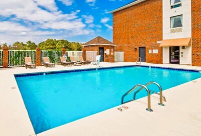 The Windstar Hotel - Near Emerald Isle