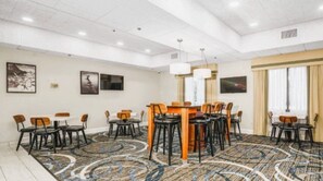 Dining - The Windstar Hotel - Near Emerald Isle (Cedar Point)