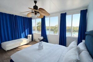 8 bedrooms, WiFi, bed sheets, wheelchair access - UltraLuxury Stays  Sleeps 22  Tampa FL (Tampa)