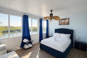 8 bedrooms, WiFi, bed sheets, wheelchair access