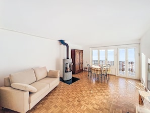 TV - Nice apartment for 4 guests with WIFI, TV, balcony and panoramic view (Montana)