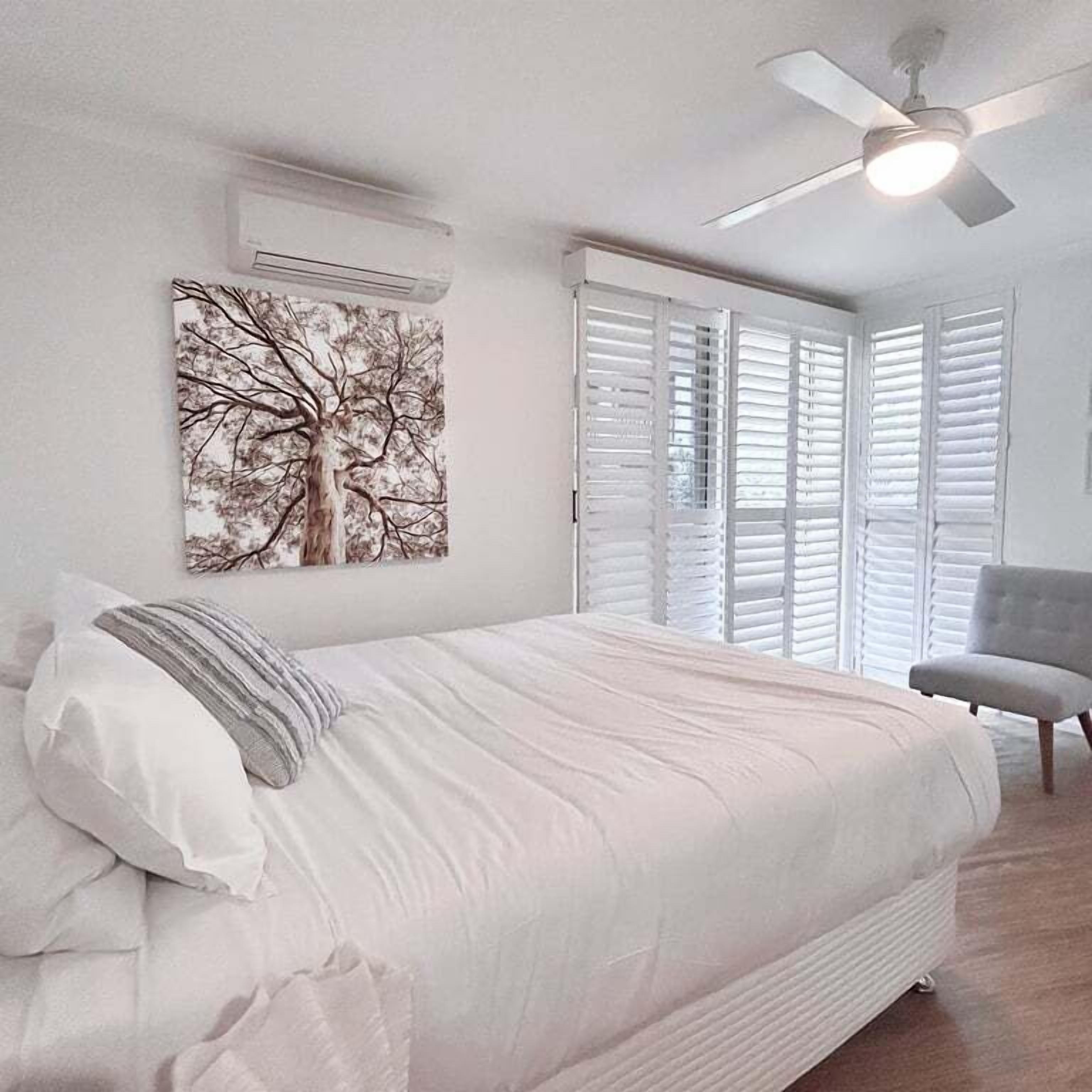 3 bedrooms, iron/ironing board, WiFi, bed sheets