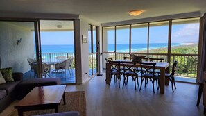 Ping pong, books - Premier Oceanfront - Large spacious 3 Bedroom in Resort (Point Lookout)
