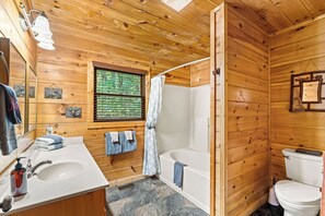 Hair dryer, towels, soap, shampoo - NEW! Wandering Bear-PRIVATE 3BR/3BA Cabin w/ HT & FP (Sevierville)