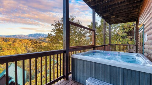 Game Room, Hot Tub & 3 Decks w/ Smoky Mountain Views Raccon Ridge by Avantstay