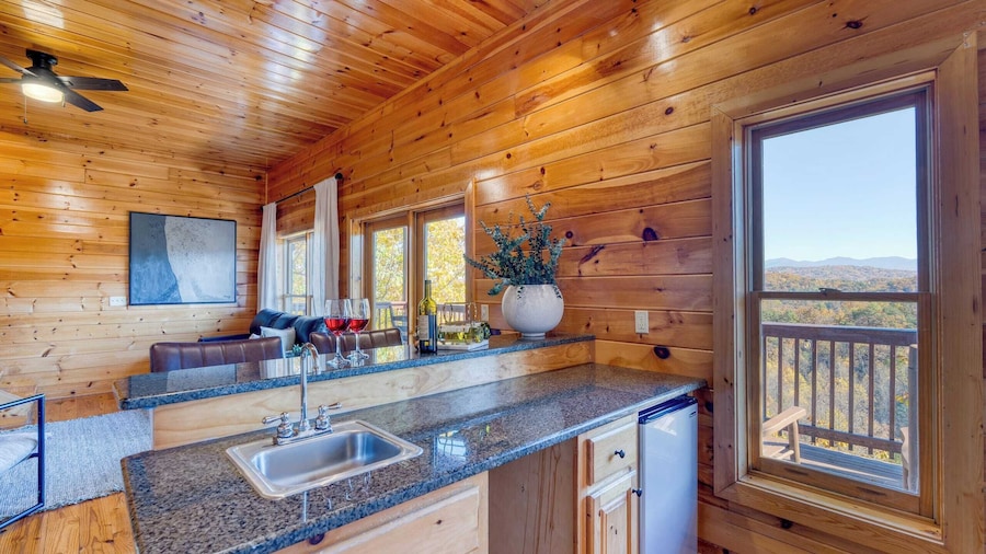 Game Room, Hot Tub & 3 Decks w/ Smoky Mountain Views Raccon Ridge by Avantstay