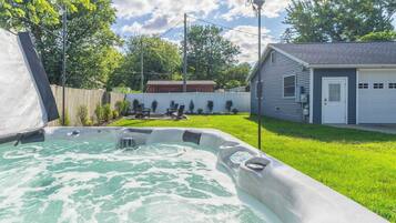 Bain à remous extérieur