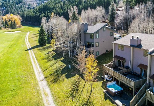 EagleVail Getaway | Ski, Golf & Hot Tub