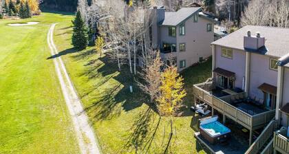 EagleVail Getaway | Ski, Golf & Hot Tub