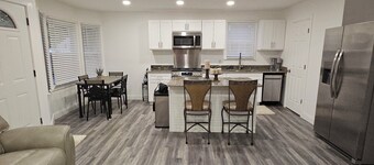 Telle Estate - A stylish & fully renovated 4-bedroom home away from home.