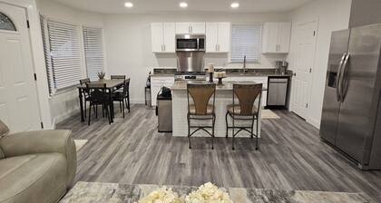 Telle Estate - A stylish & fully renovated 4-bedroom home away from home.