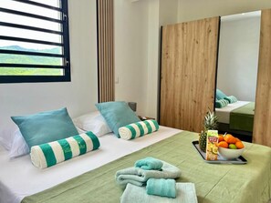 4 bedrooms, iron/ironing board, WiFi, bed sheets - Villa Aloha, Luxury in Martinique - Private pool & 4 suites in Trois-Îlets (Les Trois-Îlets)