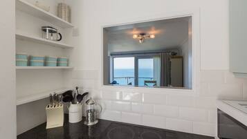 Astianpesukone, keittoastiat/astiat/ruokailuvälineet