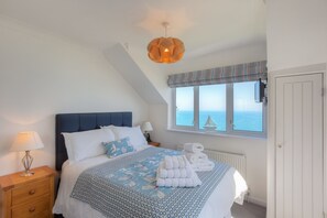 3 habitaciones, decoración personalizada y muebles diferentes 