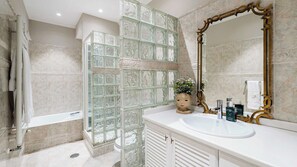 Hair dryer - Riverside Heritage Douro Villa with Pool and Views (Amarante)