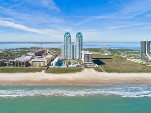 On the beach - Ocean Front 5th Floor condo w/ Scenic Views! (South Padre Island)