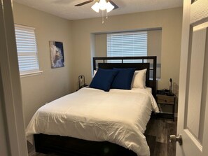 3 habitaciones, tabla de planchar con plancha, internet y ropa de cama 