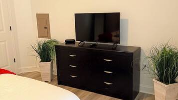 Bügeleisen/Bügelbrett, WLAN, Bettwäsche