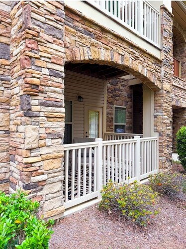 Stylish 1-Bedroom in Steele Creek area near Airport and Shopping!