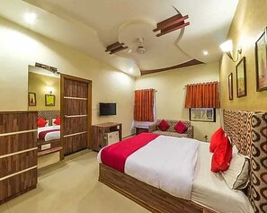 Deluxe Double Room | Iron/ironing board, free WiFi - Rudra Mahal Ahemdabad (Ahmedabad)