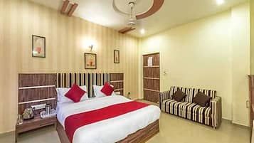 Deluxe Double Room | Iron/ironing board, free WiFi