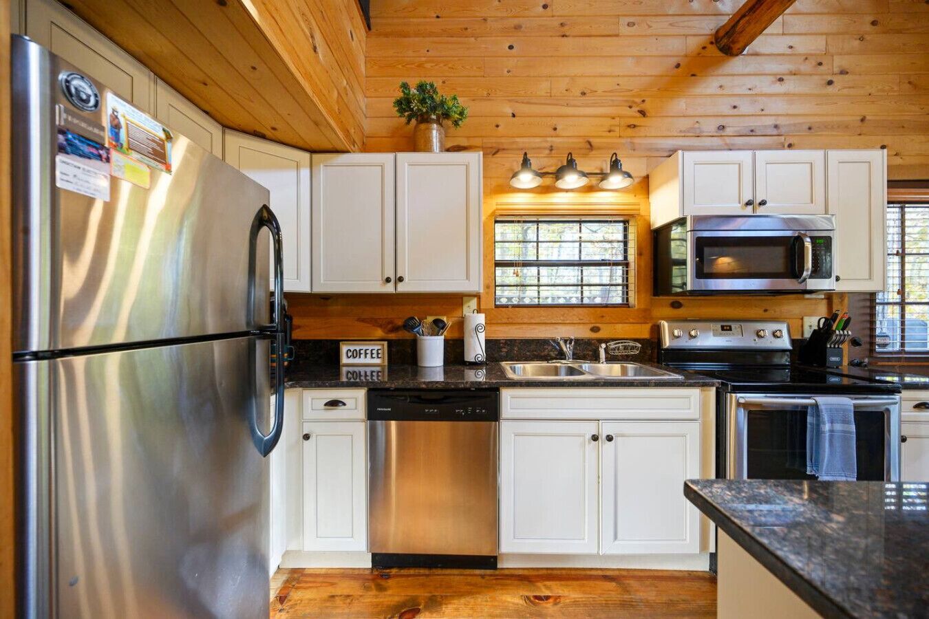 冷蔵庫、電子レンジ、オーブン、食器洗い機