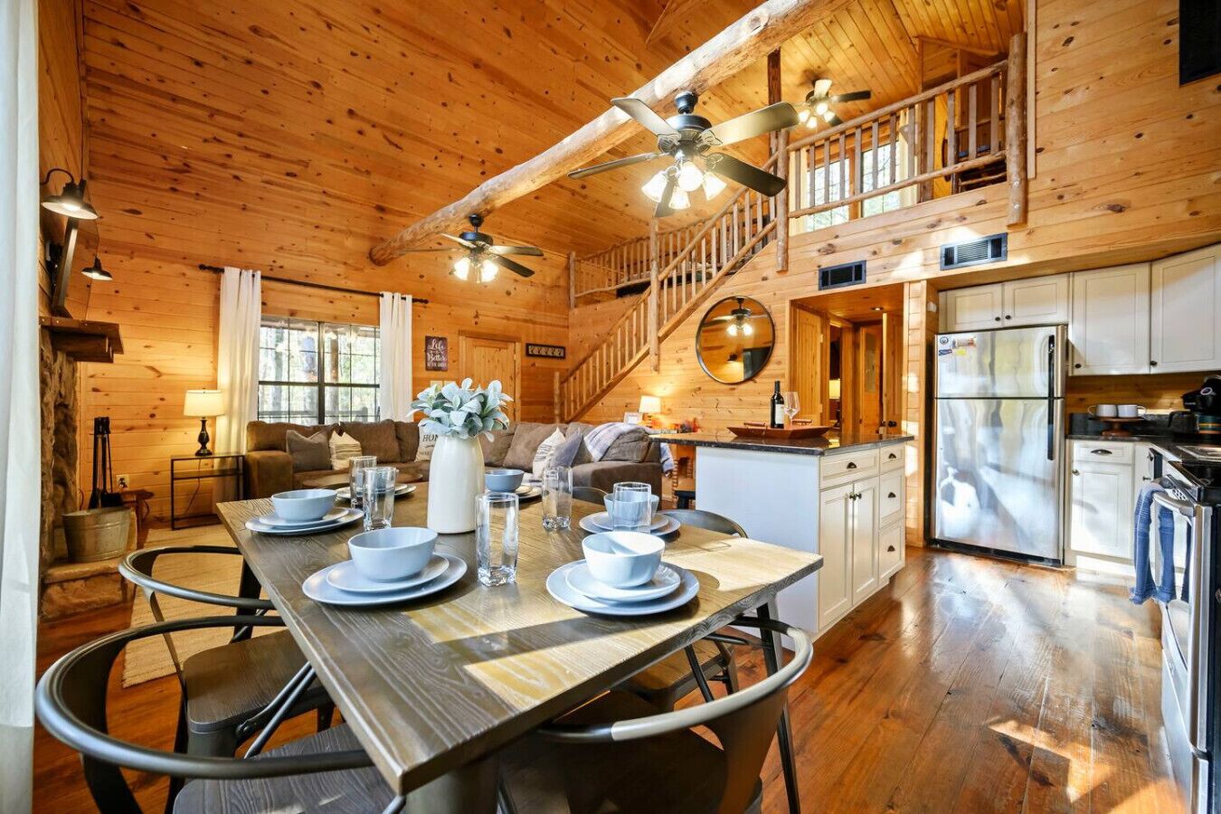 Una televisión, una chimenea