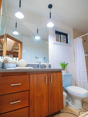 Hårføner, håndklær, såpe og sjampo