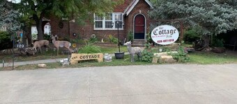 Elkhart's Historic and Comfy Cottage Inn
